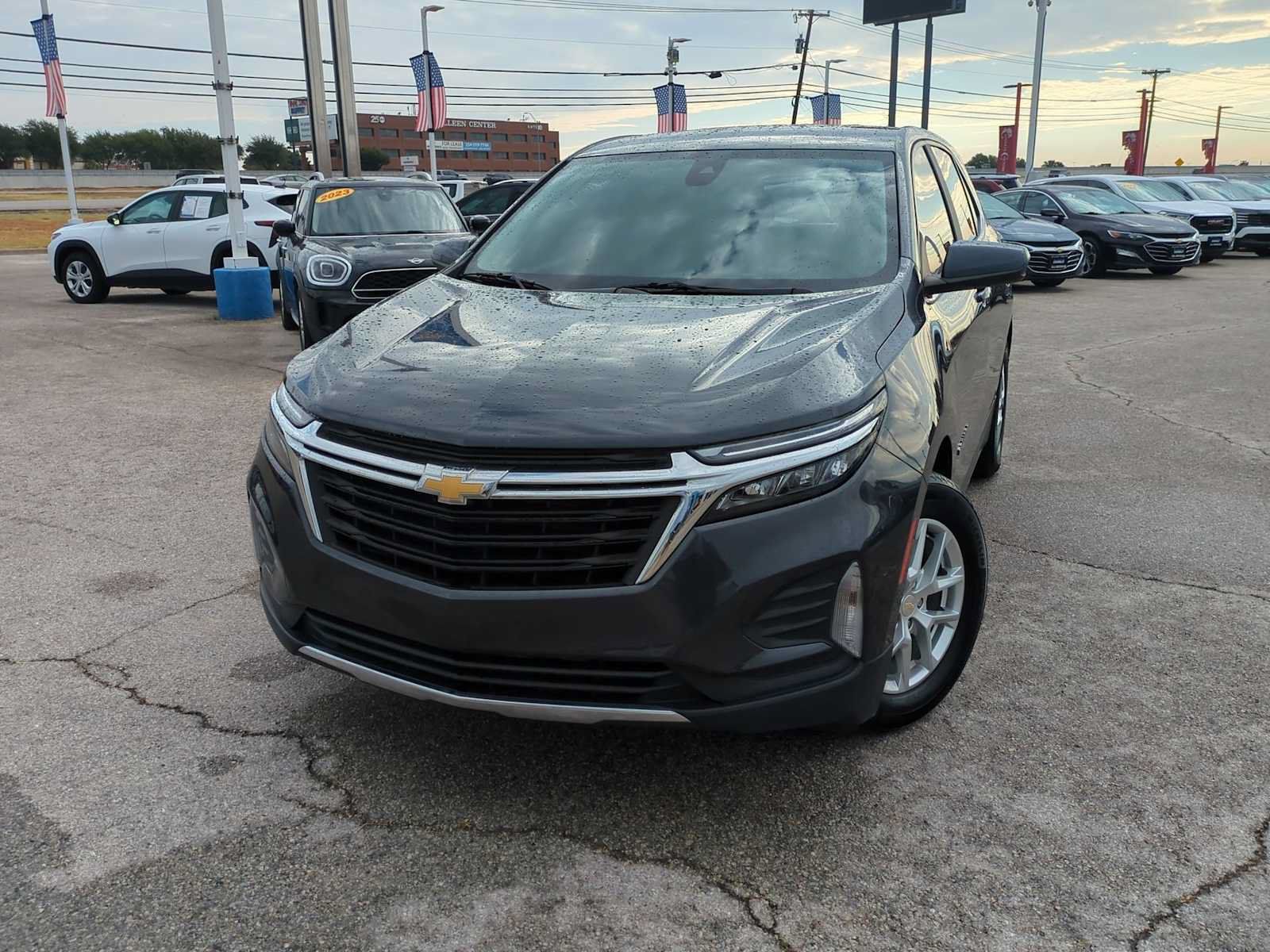 Used 2023 Chevrolet Equinox LT FWD image 1