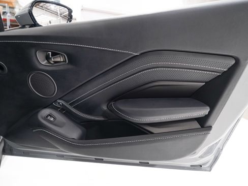 Used 2022 Aston Martin V8 Vantage Coupe RWD image 18