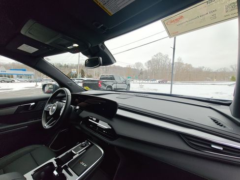 Certified 2025 Buick Enclave Preferred image 31