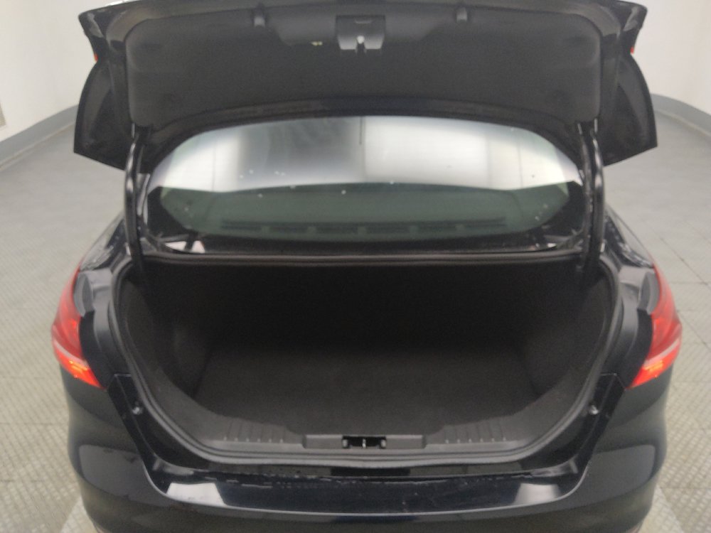 Used 2018 Ford Focus SE w/ SE Appearance Package FWD image 29