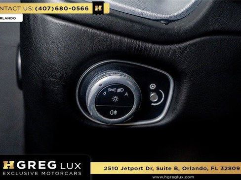 Used 2017 Aston Martin Vanquish S image 27