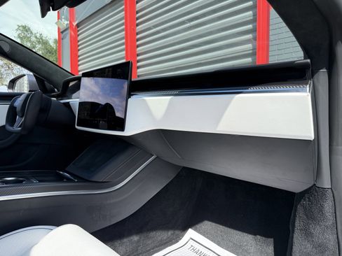 Used 2022 Tesla Model S Plaid image 19