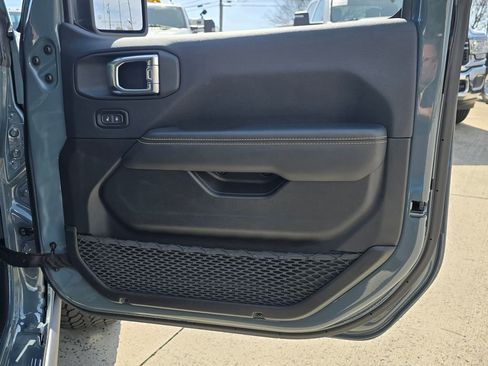 Used 2025 Jeep Wrangler Unlimited Sahara image 30