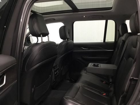 Used 2023 Jeep Grand Cherokee Limited AWD/4WD image 12