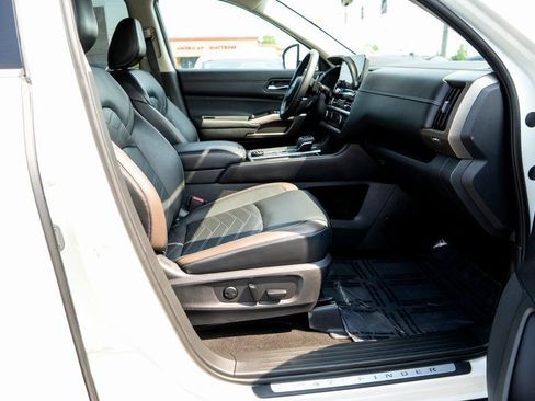 Used 2023 Nissan Pathfinder Platinum w/ Cargo Package AWD/4WD image 31
