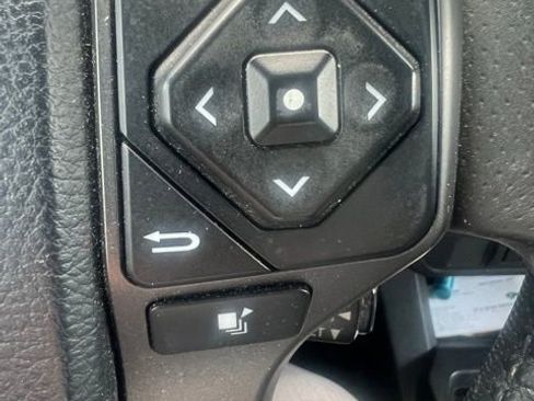 Used 2019 Toyota Tacoma TRD Sport AWD/4WD image 11