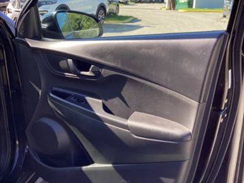 Used 2019 Hyundai Kona SE FWD image 17