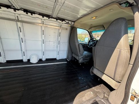 Used 2019 Chevrolet Express 2500 Extended w/ Driver Convenience Package RWD image 21