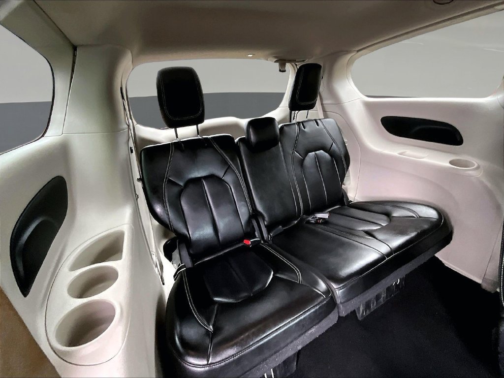 Used 2023 Chrysler Pacifica Touring-L FWD image 29