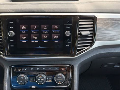 Used 2022 Volkswagen Atlas Cross Sport SE w/ Panoramic Sunroof Package FWD image 20