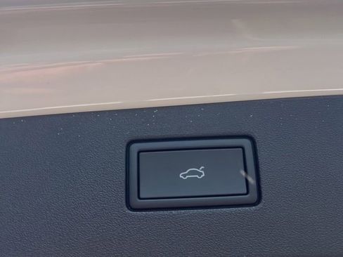 Used 2026 Volkswagen Tiguan SEL R-Line image 9