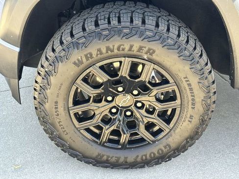 Used 2025 Chevrolet Colorado Trail Boss AWD/4WD image 11
