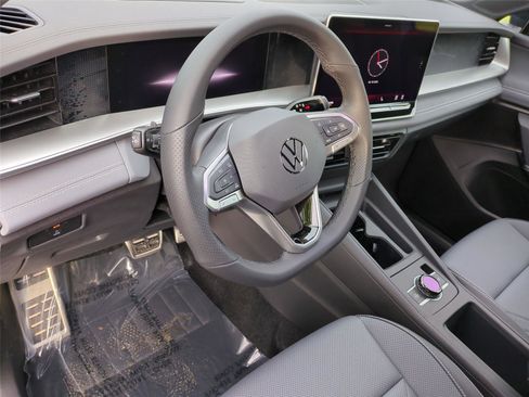New 2026 Volkswagen Tiguan SE R-Line AWD/4WD image 9