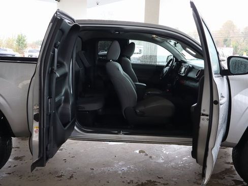 Used 2019 Toyota Tacoma SR image 36