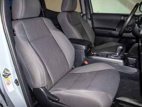 Used 2019 Toyota Tacoma TRD Sport w/ Technology Package AWD/4WD image 14