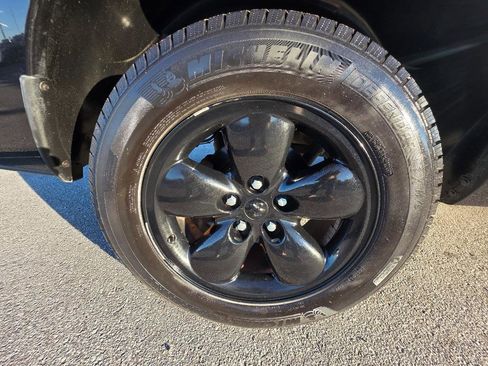 Used 2015 RAM 1500 Express image 17