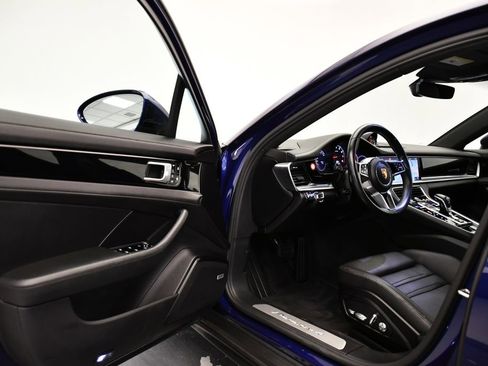 Used 2020 Porsche Panamera 4 image 37