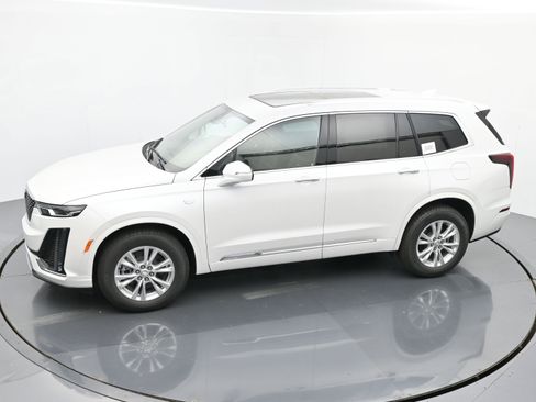 New 2025 Cadillac XT6 Luxury image 24