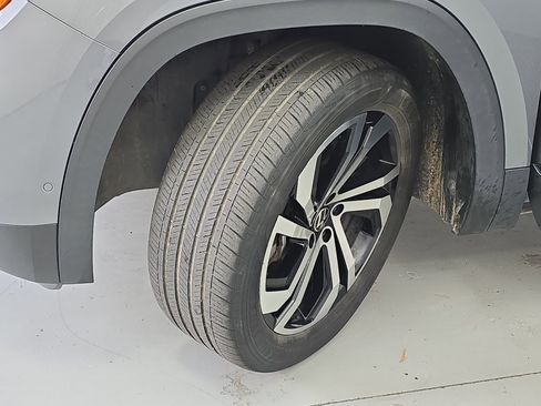 Used 2021 Volkswagen Atlas Cross Sport SEL Premium image 33