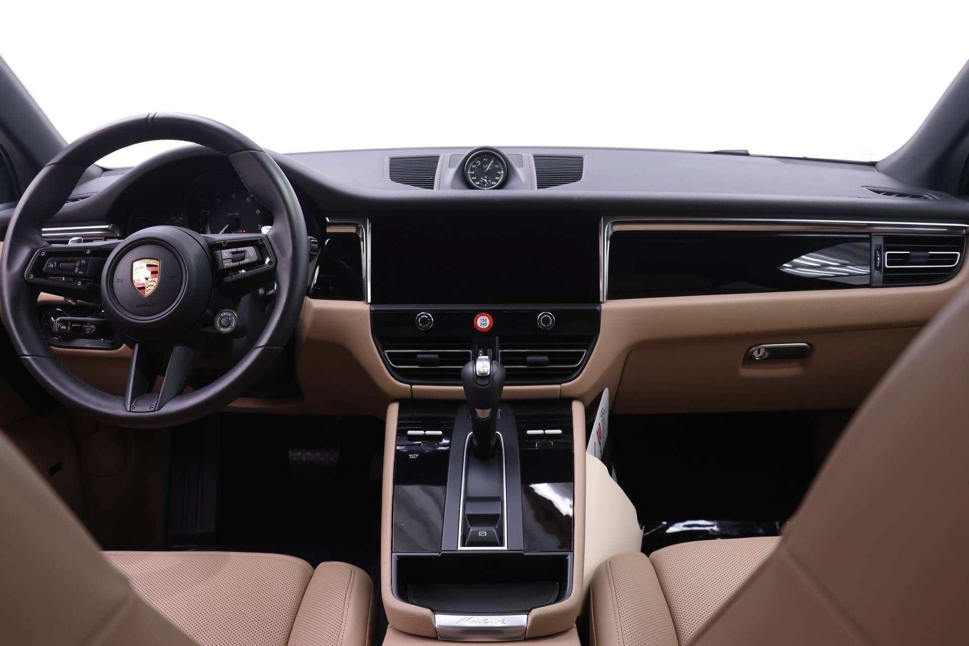 Used 2026 Porsche Macan AWD/4WD image 19