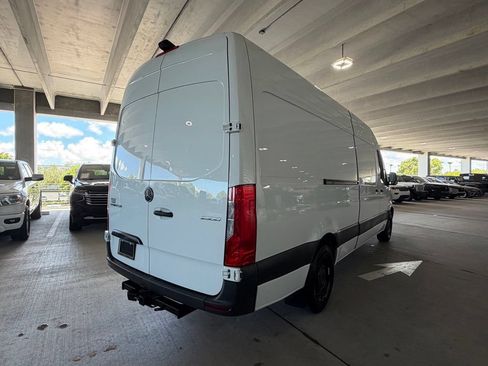 Used 2025 Mercedes-Benz Sprinter 2500 image 6