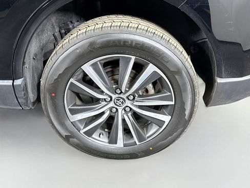 Used 2021 Toyota Venza LE image 37