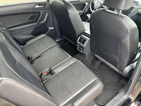 Used 2020 Volkswagen Tiguan SE image 35