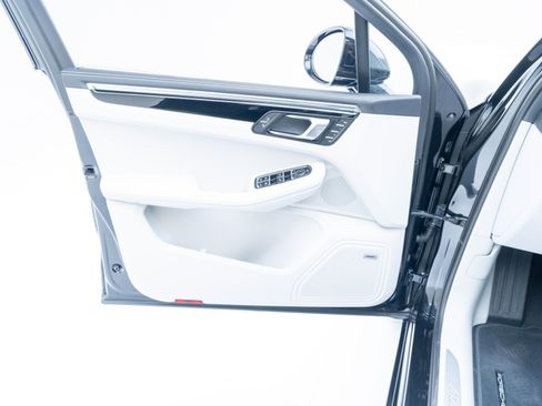 New 2026 Porsche Macan S image 24