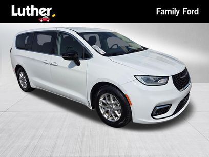 Used 2024 Chrysler Pacifica Touring-L