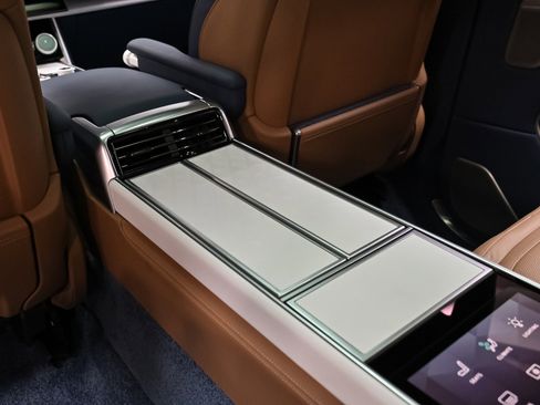 Used 2023 Land Rover Range Rover LWB SV Autobiography image 37