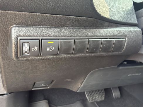 Used 2026 Toyota Corolla SE FWD image 9
