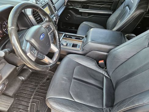 Used 2019 Ford Expedition Max Platinum RWD image 2