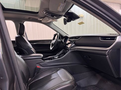 Used 2021 Jeep Grand Cherokee L Limited AWD/4WD image 35