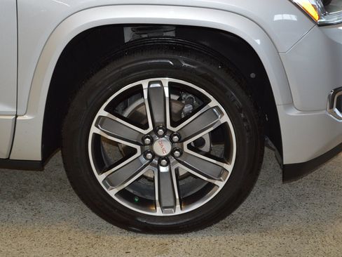 Used 2019 GMC Acadia Denali w/ Technology Package FWD image 9