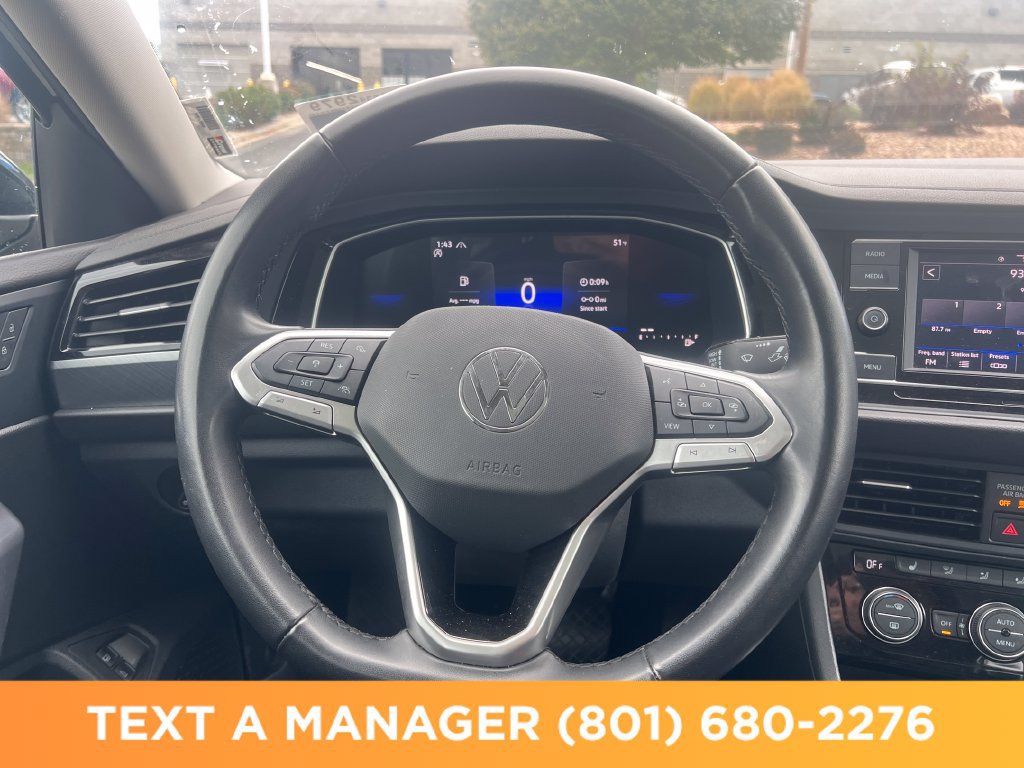 Used 2024 Volkswagen Jetta SE FWD image 17
