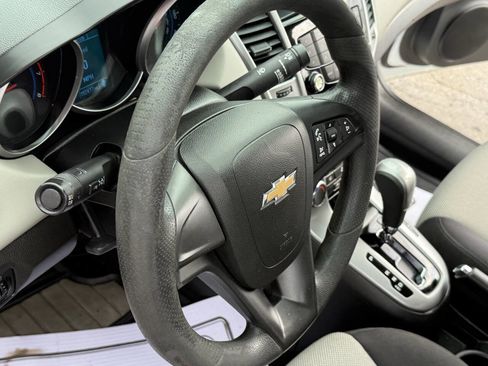 Used 2014 Chevrolet Cruze LS image 9
