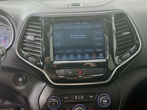 Used 2019 Jeep Cherokee Limited image 15