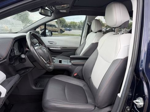 Used 2024 Toyota Sienna XSE FWD image 26
