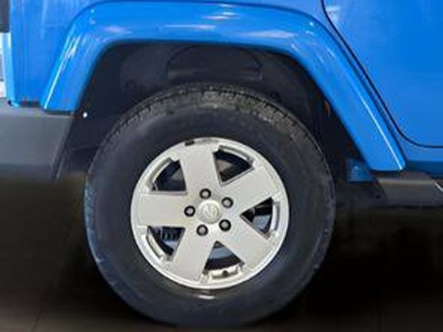 Used 2012 Jeep Wrangler Unlimited Sahara w/ Connectivity Group AWD/4WD image 27