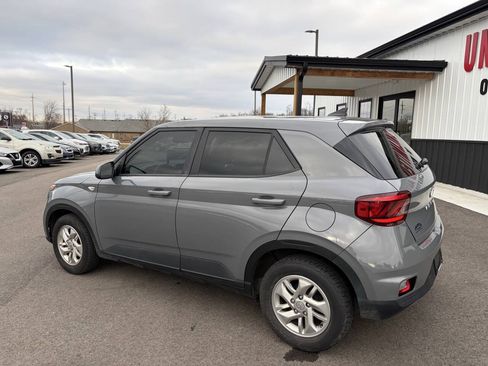 Used 2022 Hyundai Venue SE w/ Cargo Package FWD image 11