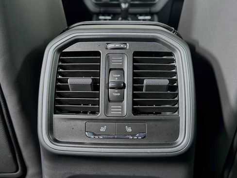 Certified 2025 Porsche Macan AWD/4WD image 26