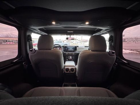 Used 2025 Jeep Wrangler Sport image 29