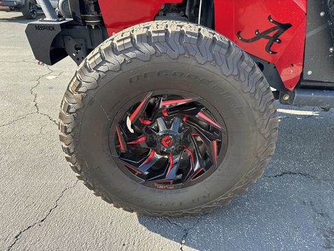 Used 2021 Jeep Wrangler Islander image 9