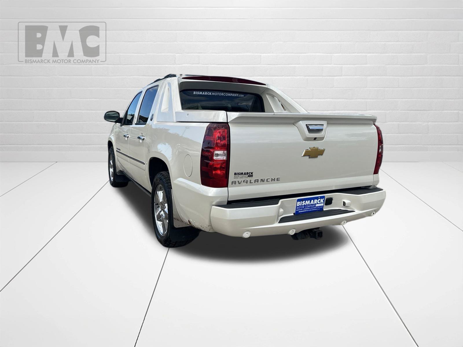 Used 2013 Chevrolet Avalanche LTZ AWD/4WD image 4