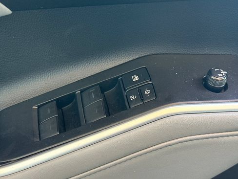 Used 2022 Toyota Highlander XLE AWD/4WD image 13
