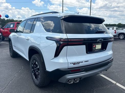 New 2026 Chevrolet Traverse Z71 w/ Enhanced Driving Package AWD/4WD image 8