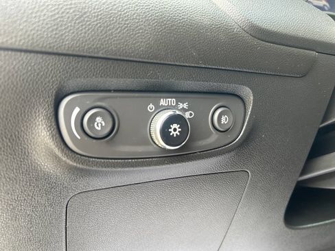 Used 2021 Buick Encore GX Essence AWD/4WD image 21