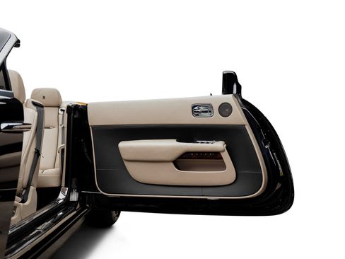 Used 2016 Rolls-Royce Dawn RWD image 54