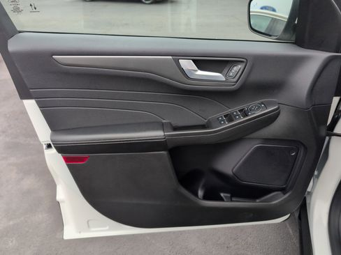 Used 2024 Ford Escape SE image 16