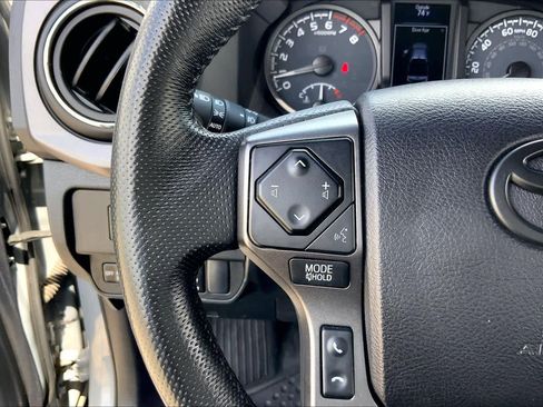 Used 2021 Toyota Tacoma TRD Off-Road w/ TRD Premium Off Road Package AWD/4WD image 23